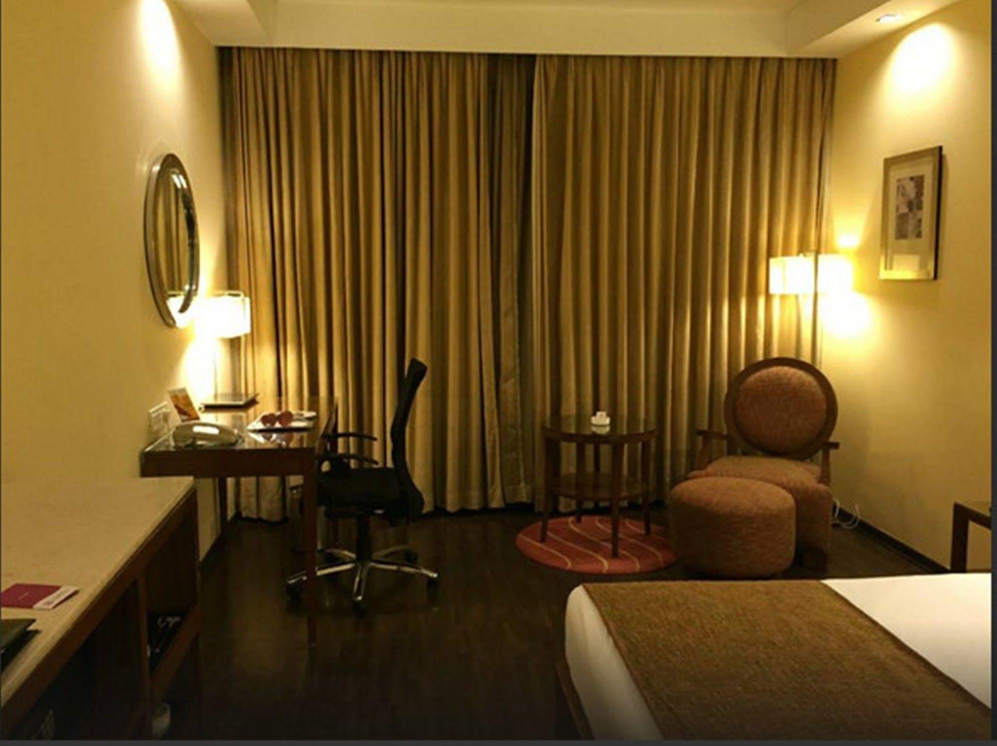 Royal Orchid Central Bangalore, Mg Road Zewnętrze zdjęcie
